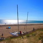 Maison Avec Jardin à 80 M De La De Barneville-carteret Hébergement de vacances Saint-Jean-de-la-Rivière