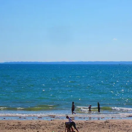 Maison Avec Jardin A 80 M De La De Barneville-carteret *